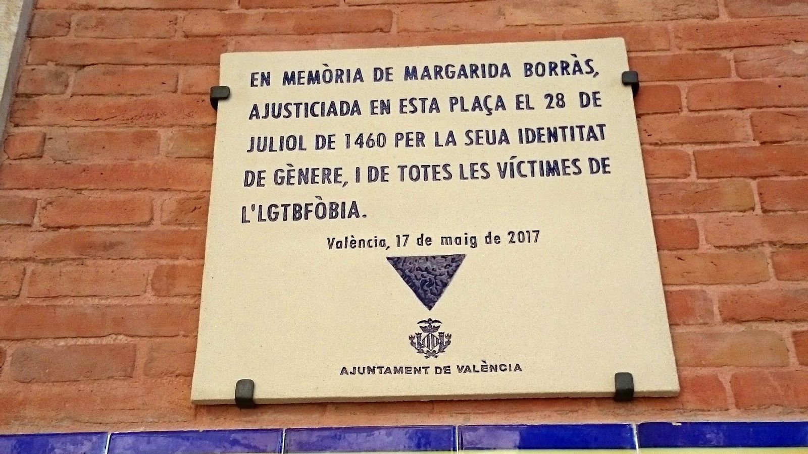 Placa homenatge a Margarida Borràs a la plaça del Mercat de València