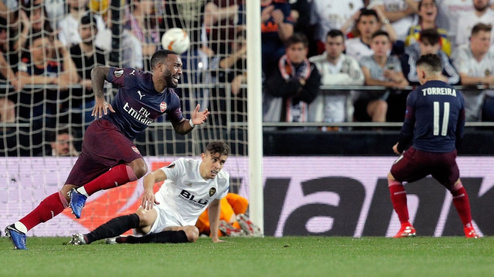 El davanter Lacazette celebra el segon gol de l'Arsenal