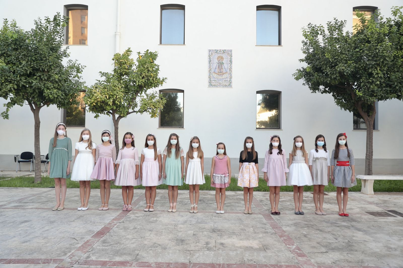 Les 13 candidates a fallera major infantil de València de les Falles 2022