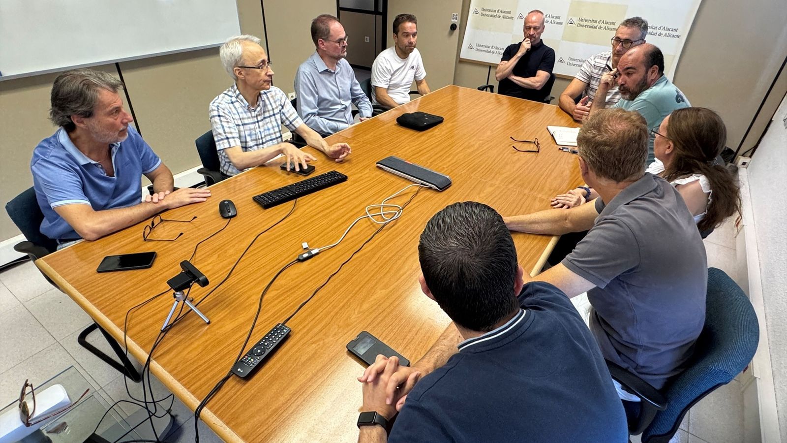 Reunió d'evaluació de l'equip tècnic de la Universistat d'Alacant davant el ciberatac