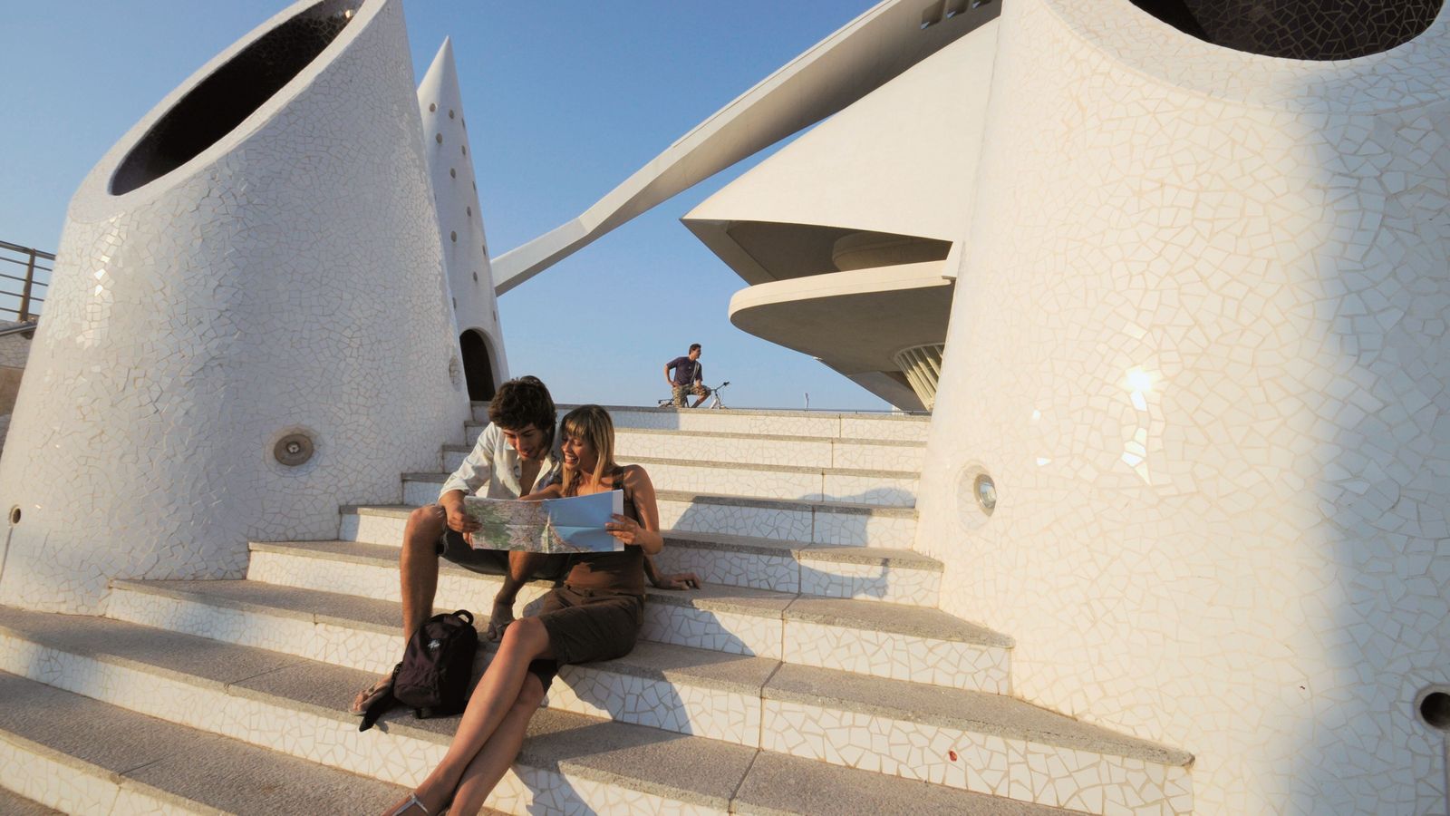 Turistes a la Ciutat de les Arts i les Ciències de València