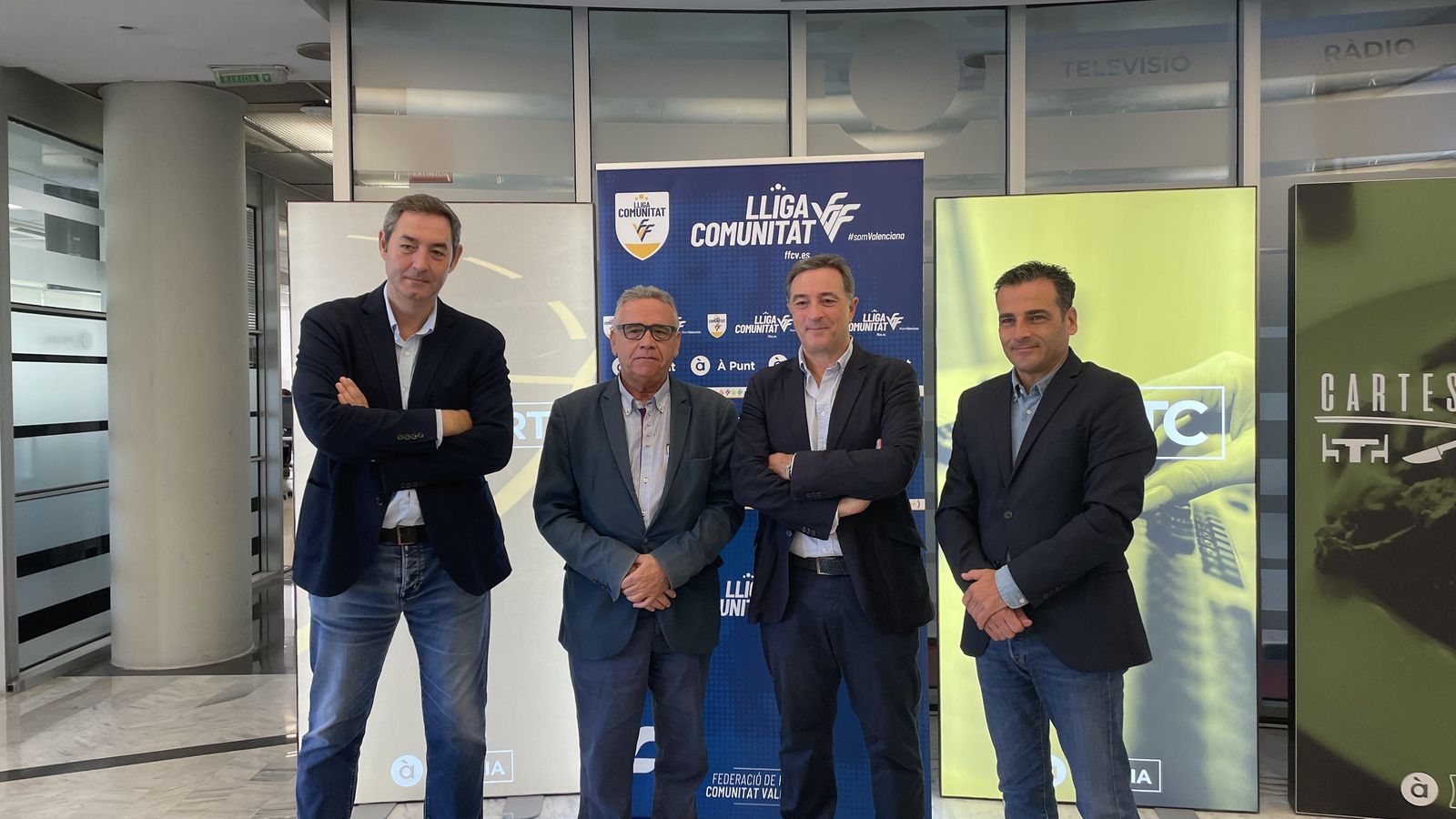 Ricard Cobo,  cap d'esports d'À Punt, MèdiaMiquel Francés, president de la CVMC, Salvador Gomar, president de la FFCV i Alfred Costa, director general d'À Punt (d'esquerra a dreta)