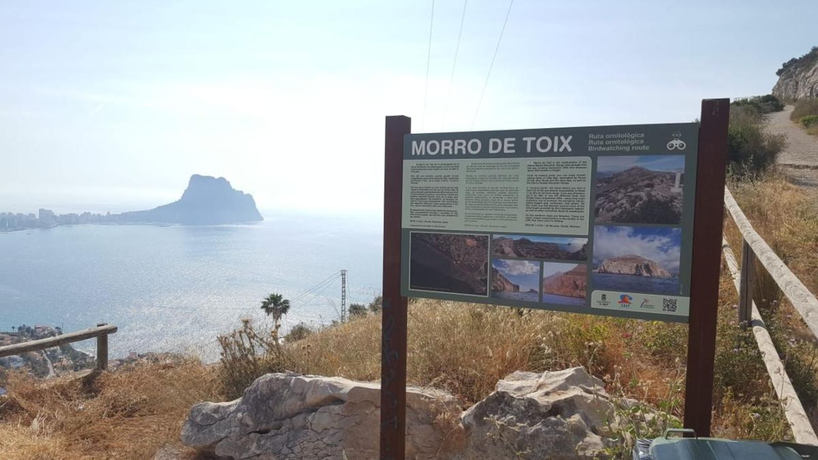 S’han localitzat dues embarcacions a la cala del Morro de Toix, a la zona del Mascarat, una àrea de cales i penya-segats entre Altea i Calp