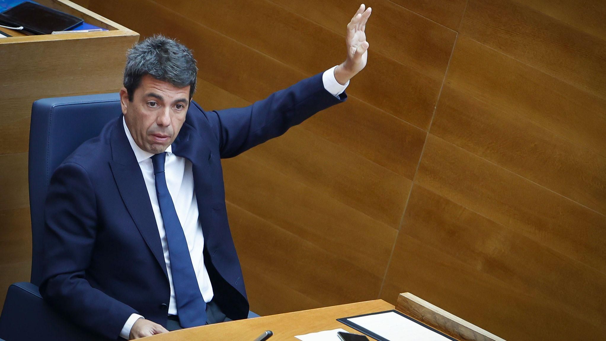 Carlos Mazón obri un període de diàleg amb els grups a les Corts Mazón obrirà la sessió i serà l'únic que podrà intervindre sense límit de temps en el ple específic sobre les conseqüències dels pactes de Sánchez per a arribar al govern
