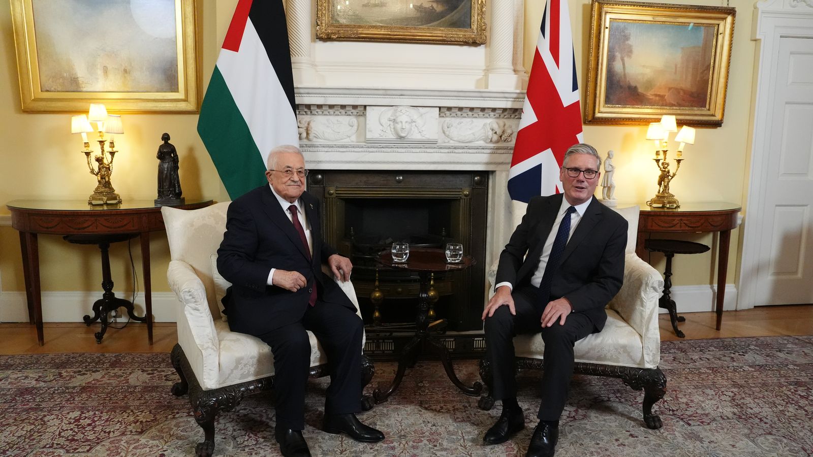 President de l'Autoritat Palestina, Mahmud Abbas, amb el primer ministre britànic Keir Starmer