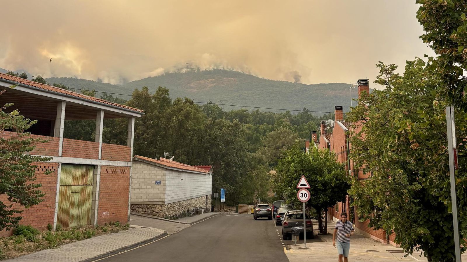 Vista de l'incendi proper a Hervás, Cáceres, este diumenge