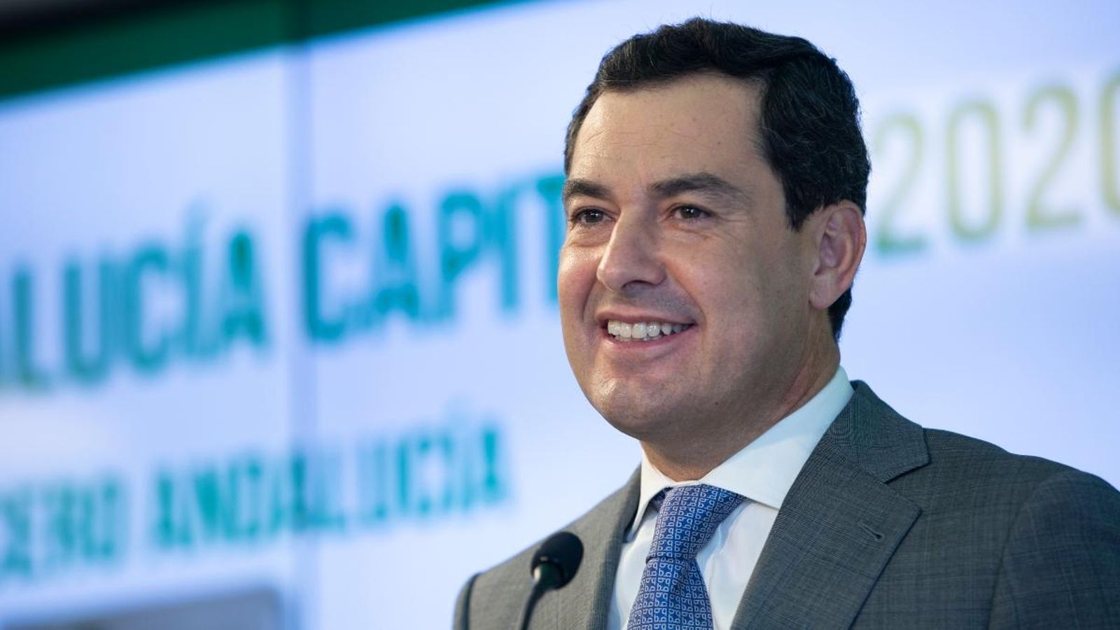 El president de la Junta d'Andalusia, Juanma Moreno, en el lliurament d'uns premis