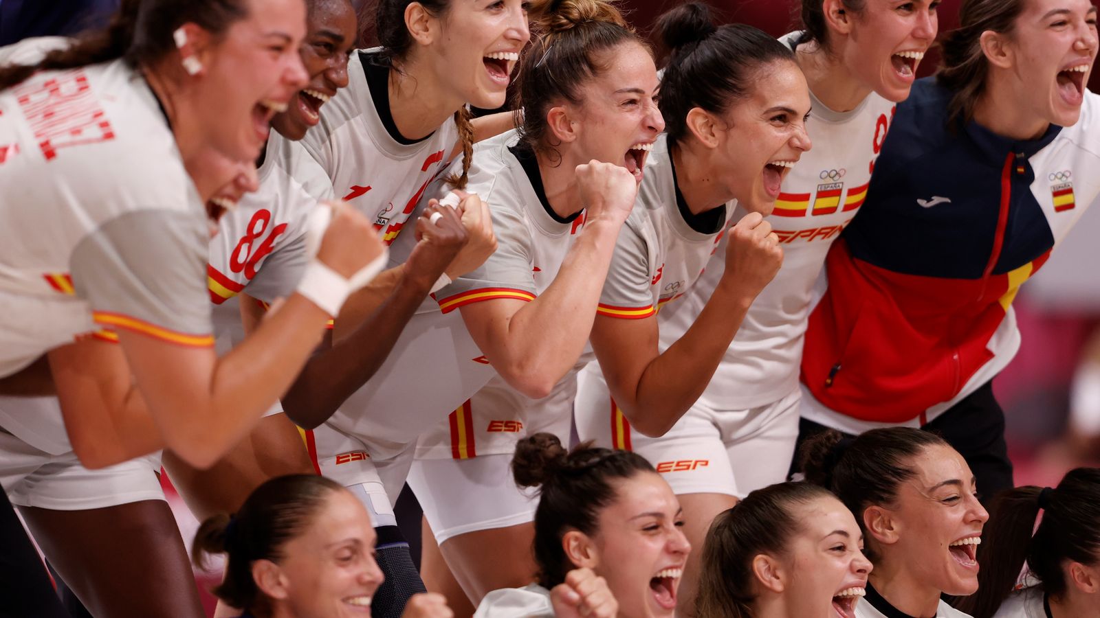 Les Guerreres celebren la victòria contra Brasil