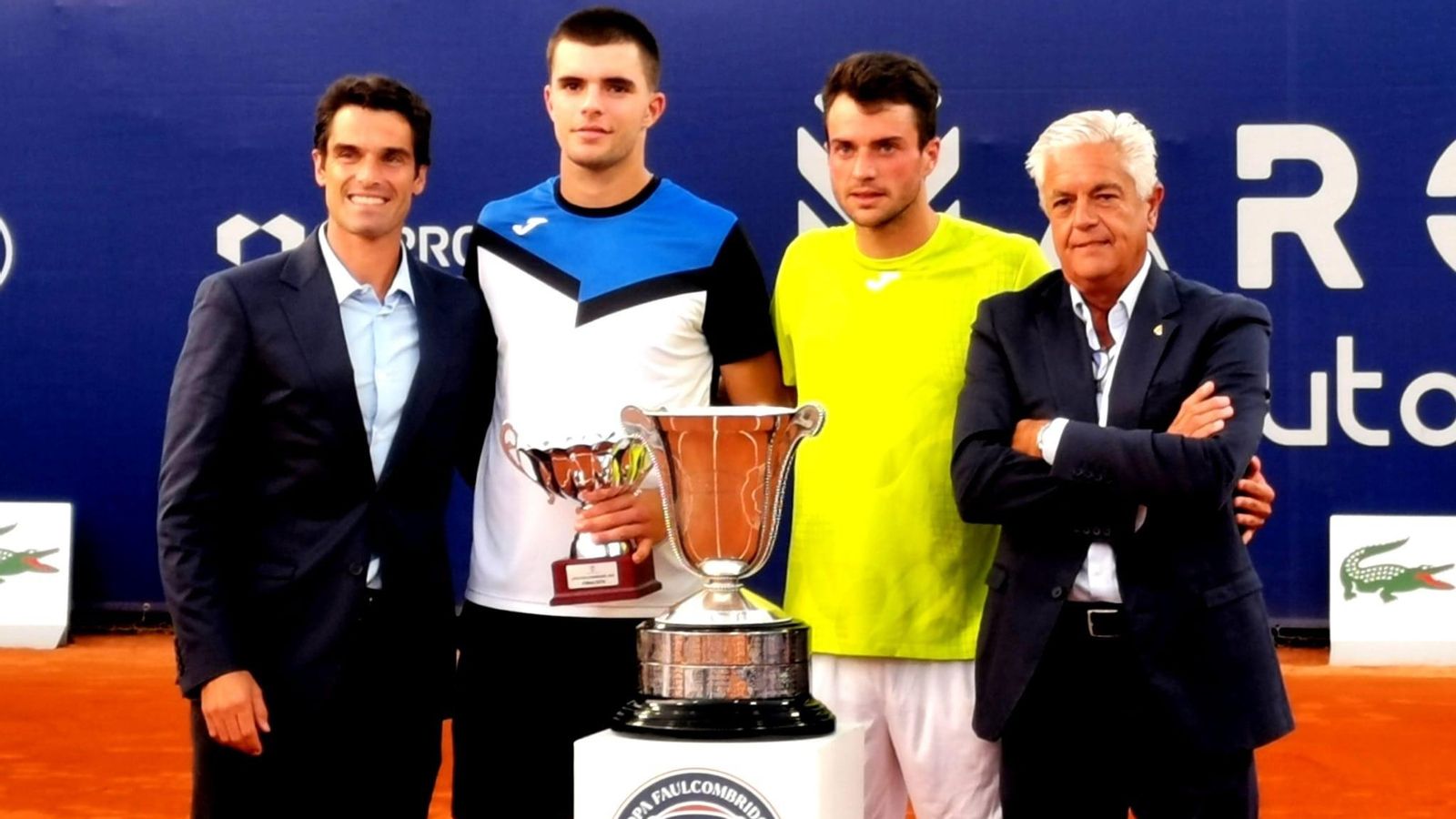 D'esquerra a dreta: Pablo Andújar, director del torneig; Jaime Faria, finalista; Pedro Martínez, campió, i Ole Andresen, president del Club de Tenis València
