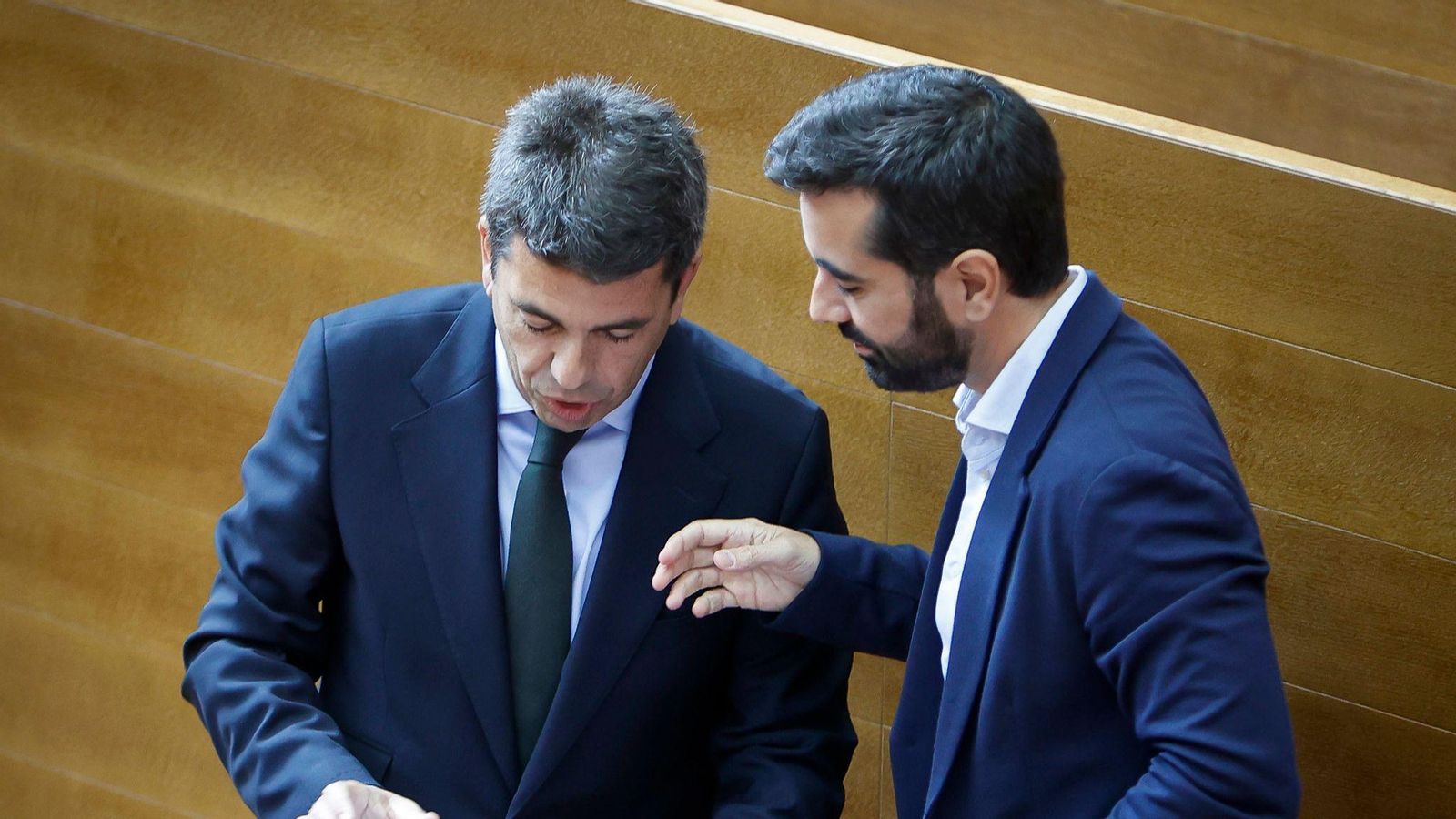 El president Mazón i el síndic del PSPV, José Muñoz, en les Corts (arxiu)