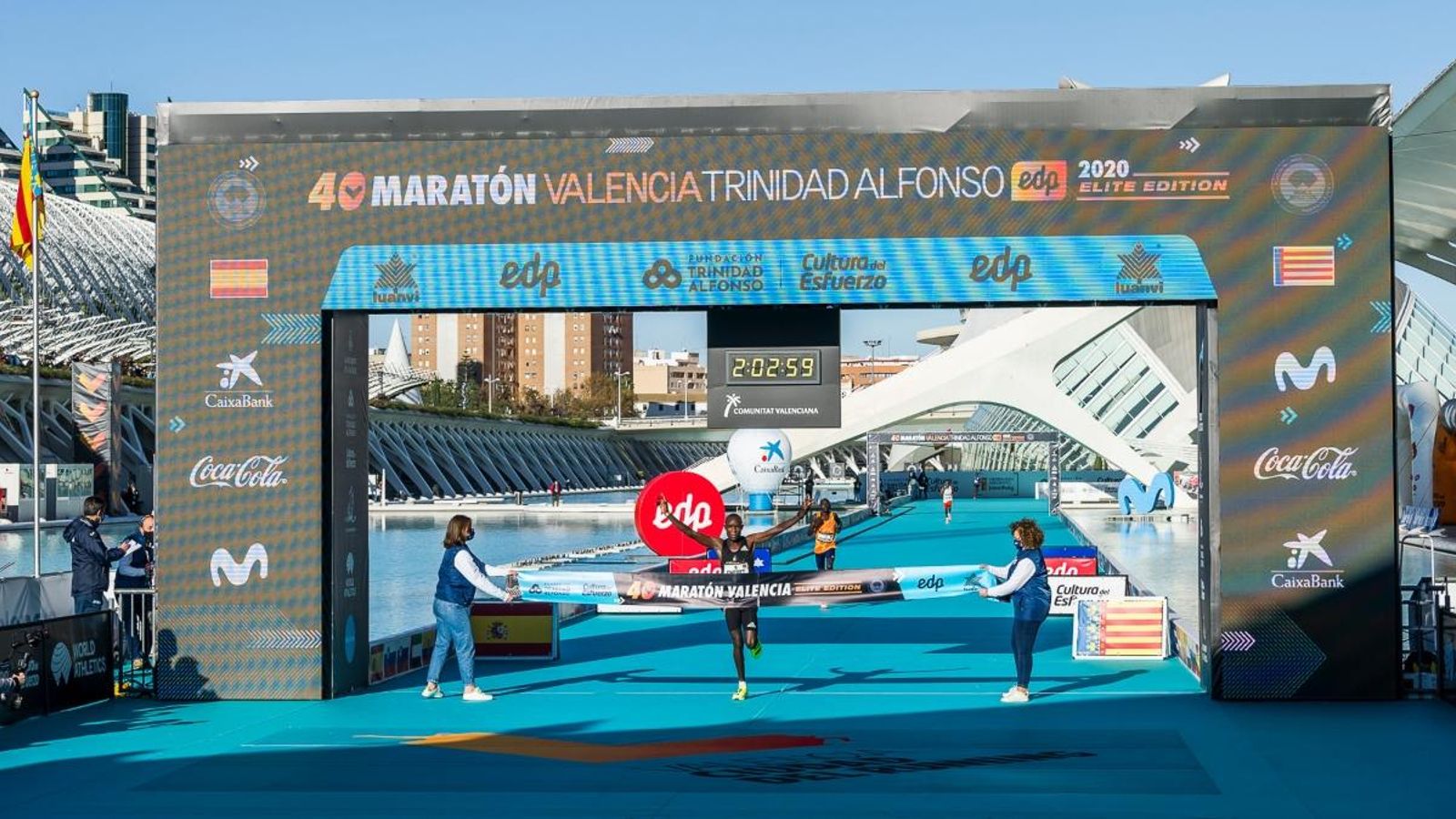 Evans Chebet bat el record de la Marató de València. @maratonvalencia