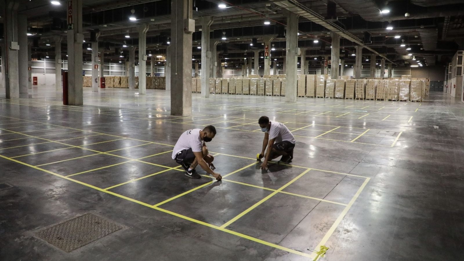 El magatzem 1.1 de Fira València s'adapta per a l'arribada de nou material sanitari