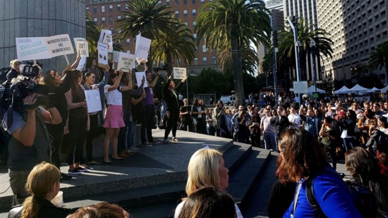 La demanda denuncia que l'encobriment ha permés que les conductes proliferaren i continuaren