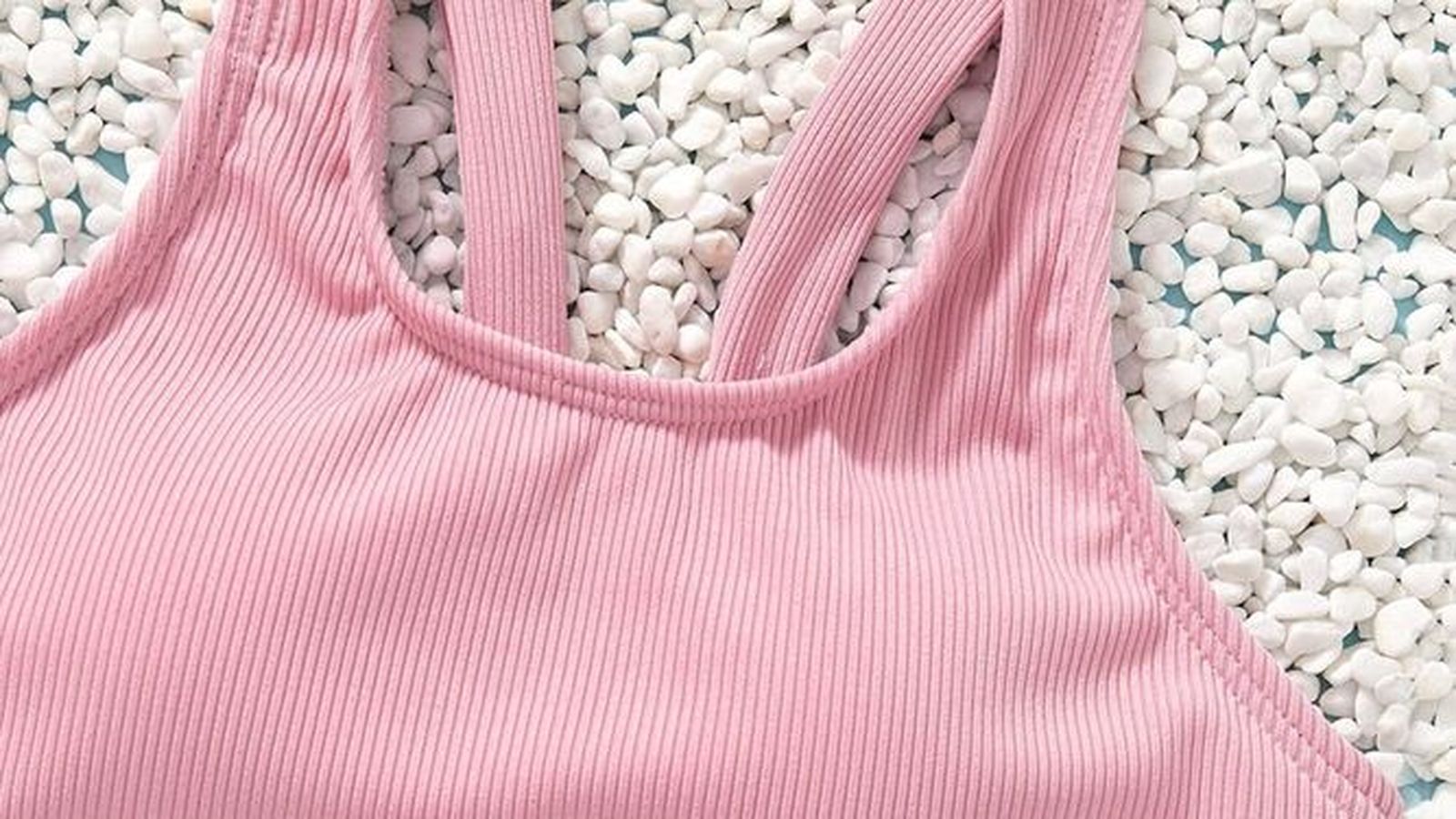 Bikini amb farcit interior per a simular el pit d'una dona adulta que comercialitza la marca PatPat