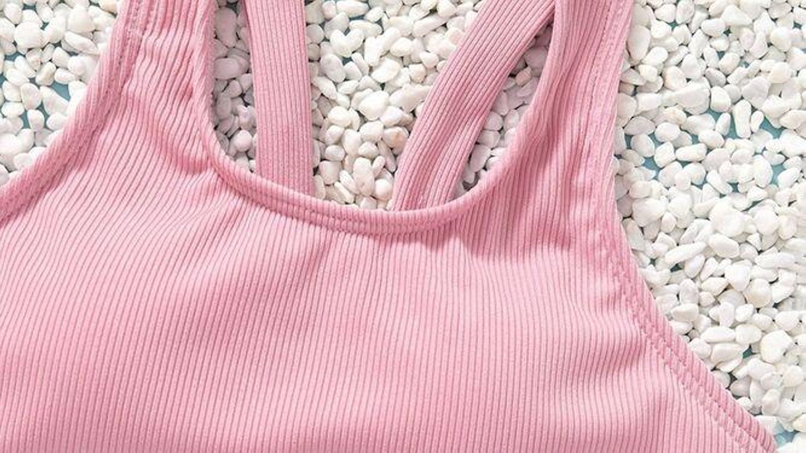 Bikini amb farcit interior per a simular el pit d'una dona adulta que comercialitza la marca PatPat