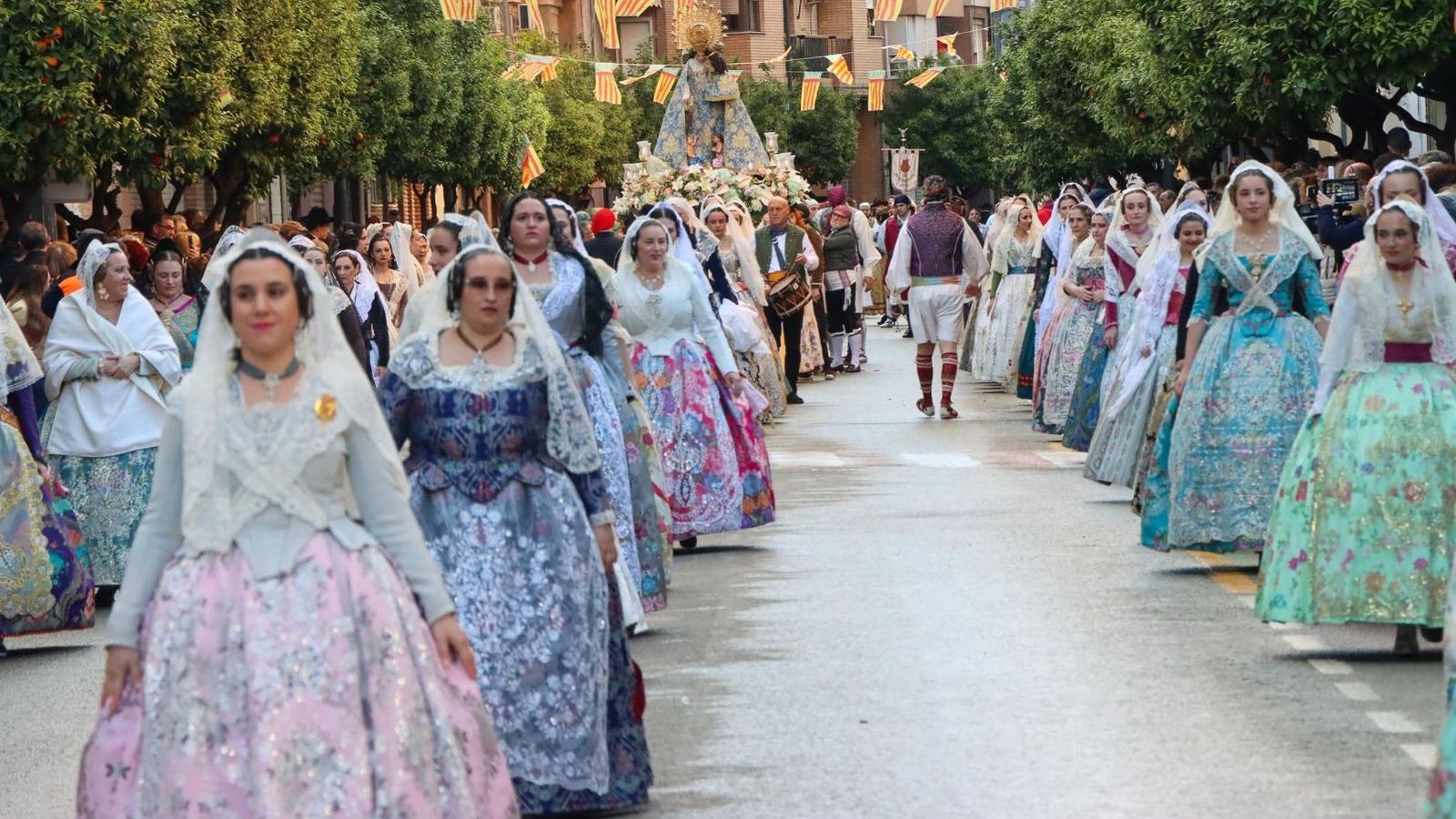 Un dels actes en què participen els fallers de Torrent, un dels municipis on no serà lectiu el 16 de març d'enguany