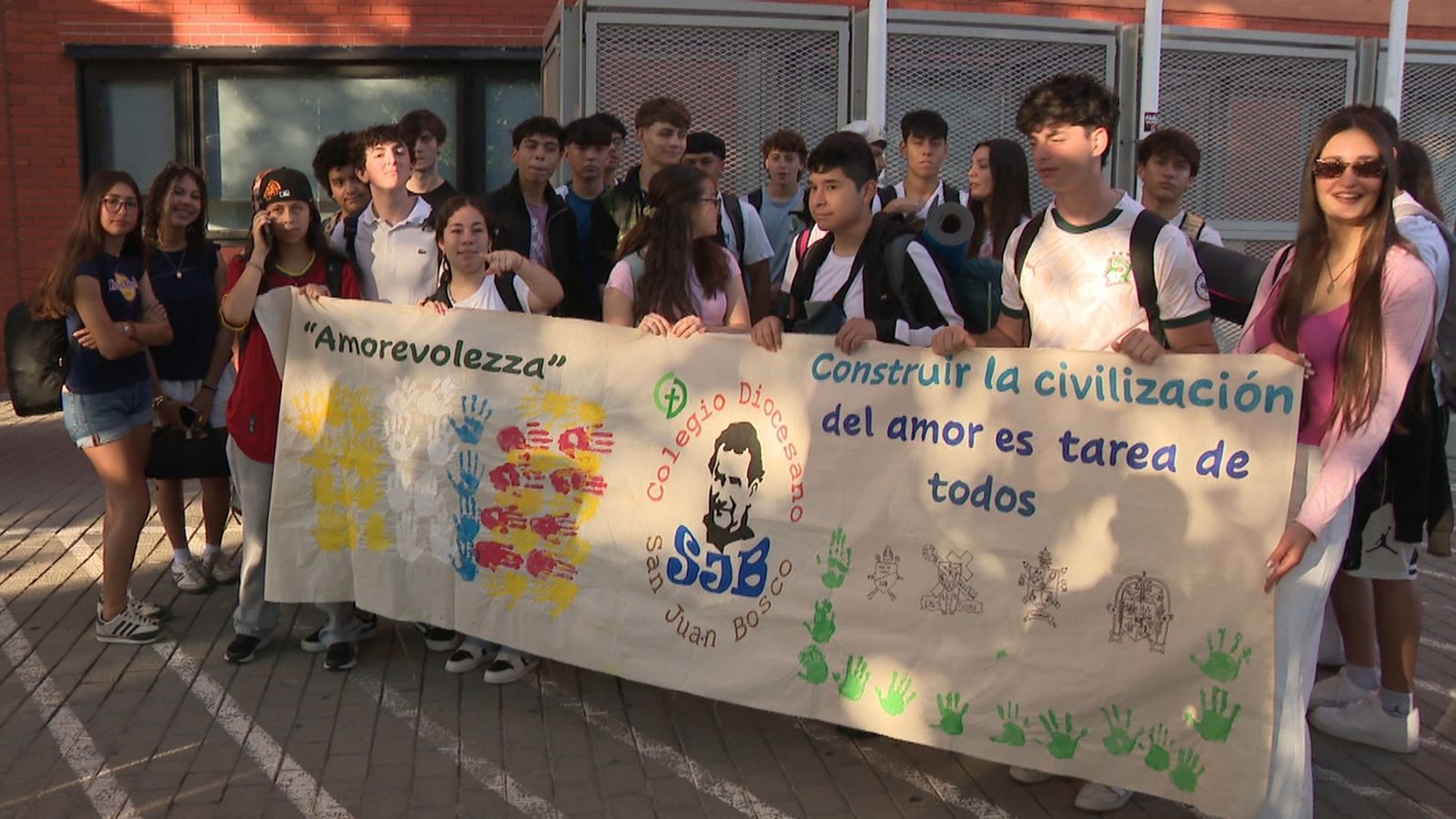 Un grup de joves valencians camí a la trobada amb Lleó XVI