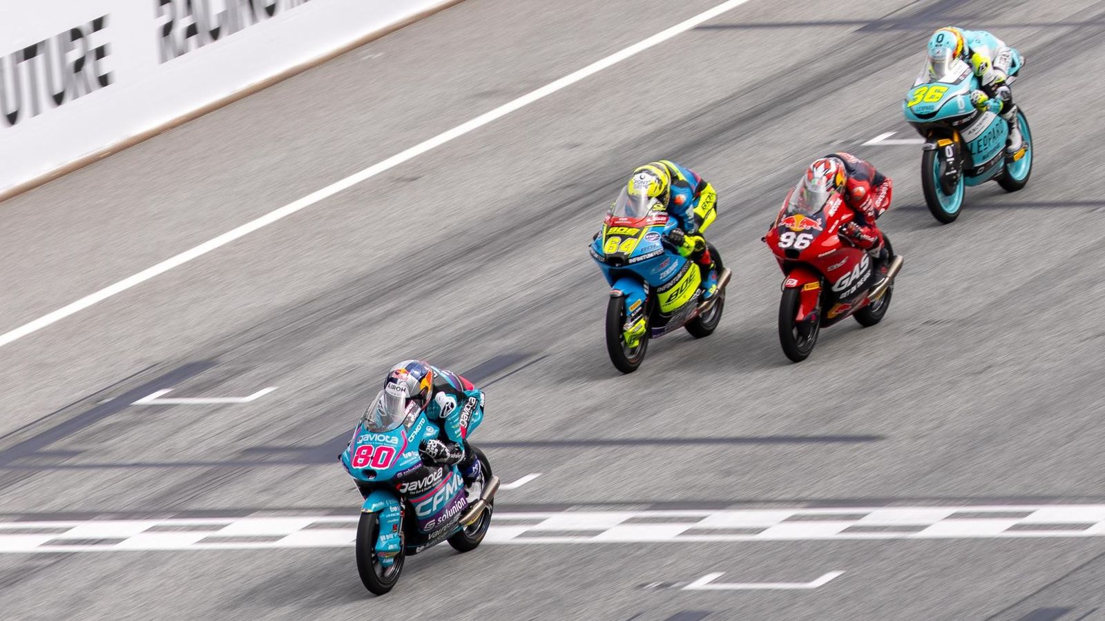 David Alonso travessa la meta en priemr lloc, per davant de David Muñoz, Dani Holgado i Ángel Piqueras