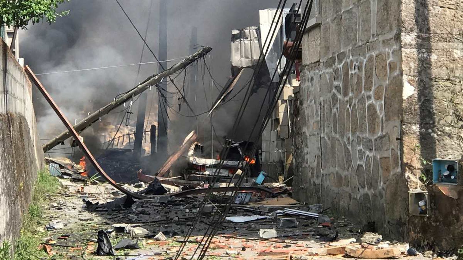 Imatge de les destrosses causades per l'explosió pirotècnica a Tui (Pontevedra)