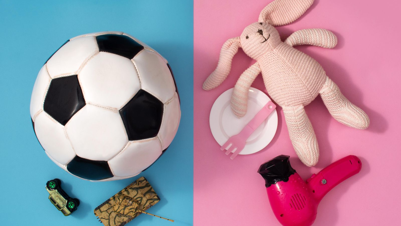 Joguets tradicionalment associats amb els xiquets (dreta) i les xiquetes (esquerra)