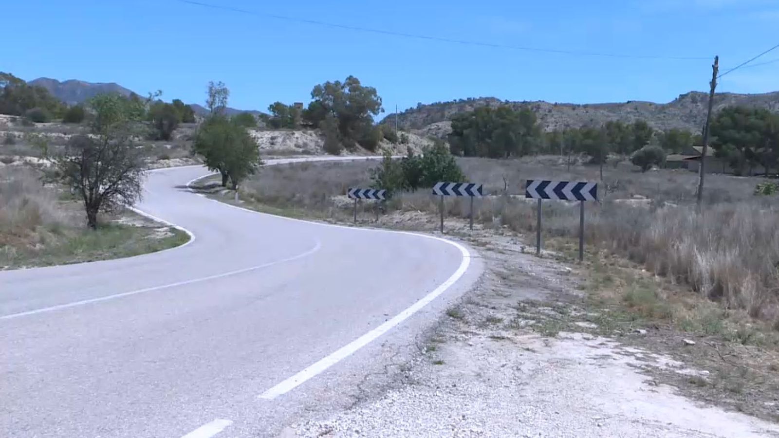 Zona rural de Xixona, que travessa la CV-774, que uneix Xixona amb Bussot