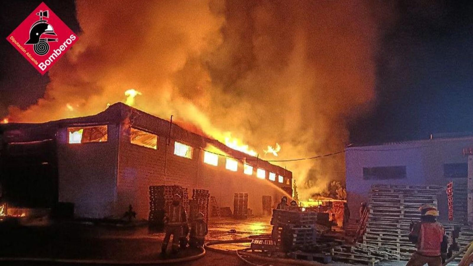 L'incendi ha mobilitzat una cinquantena d’efectius de huit parcs de bombers