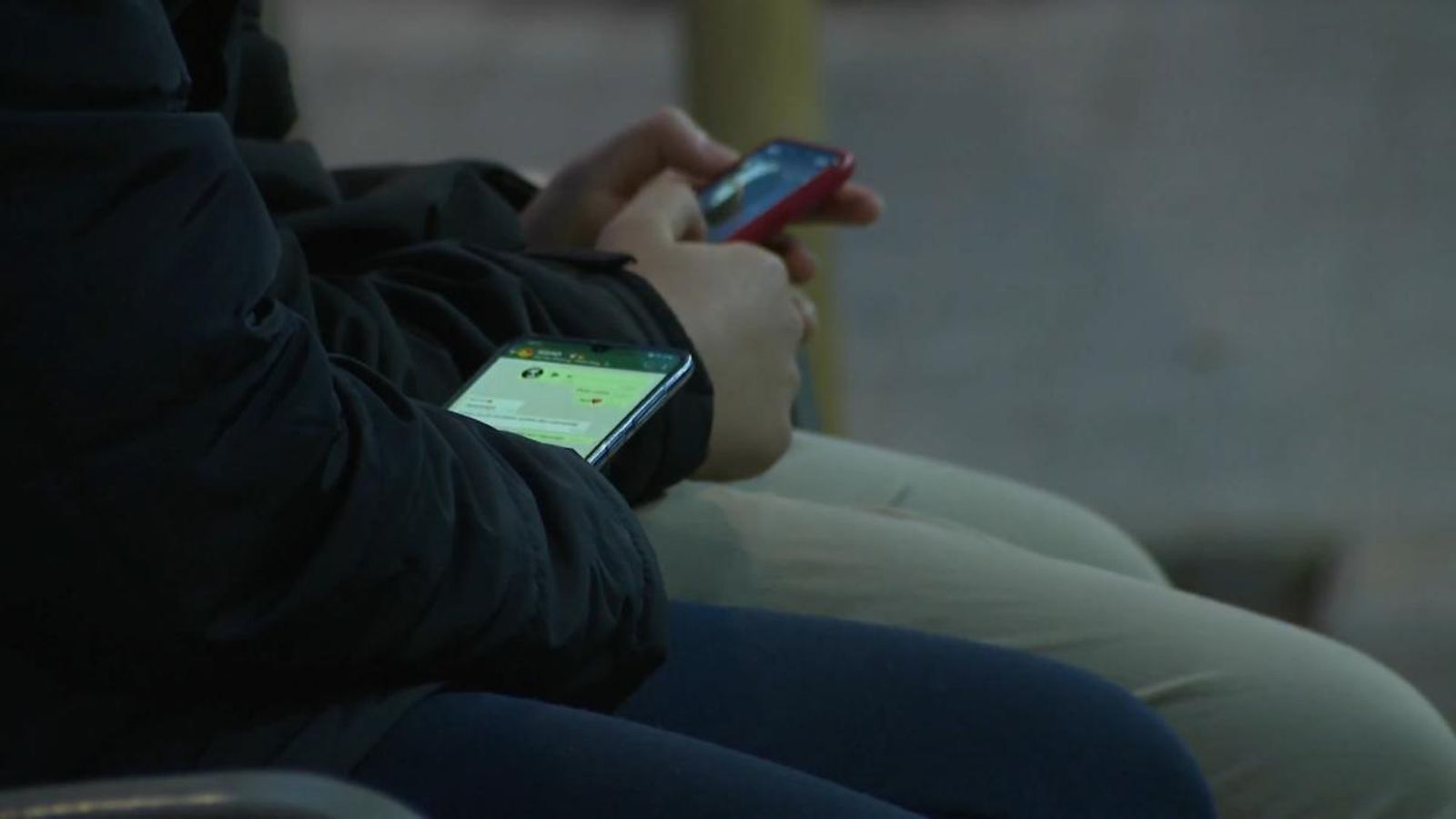 El risc de ludopatia és tres vegades més alt en adolescents, segons un estudi valencià