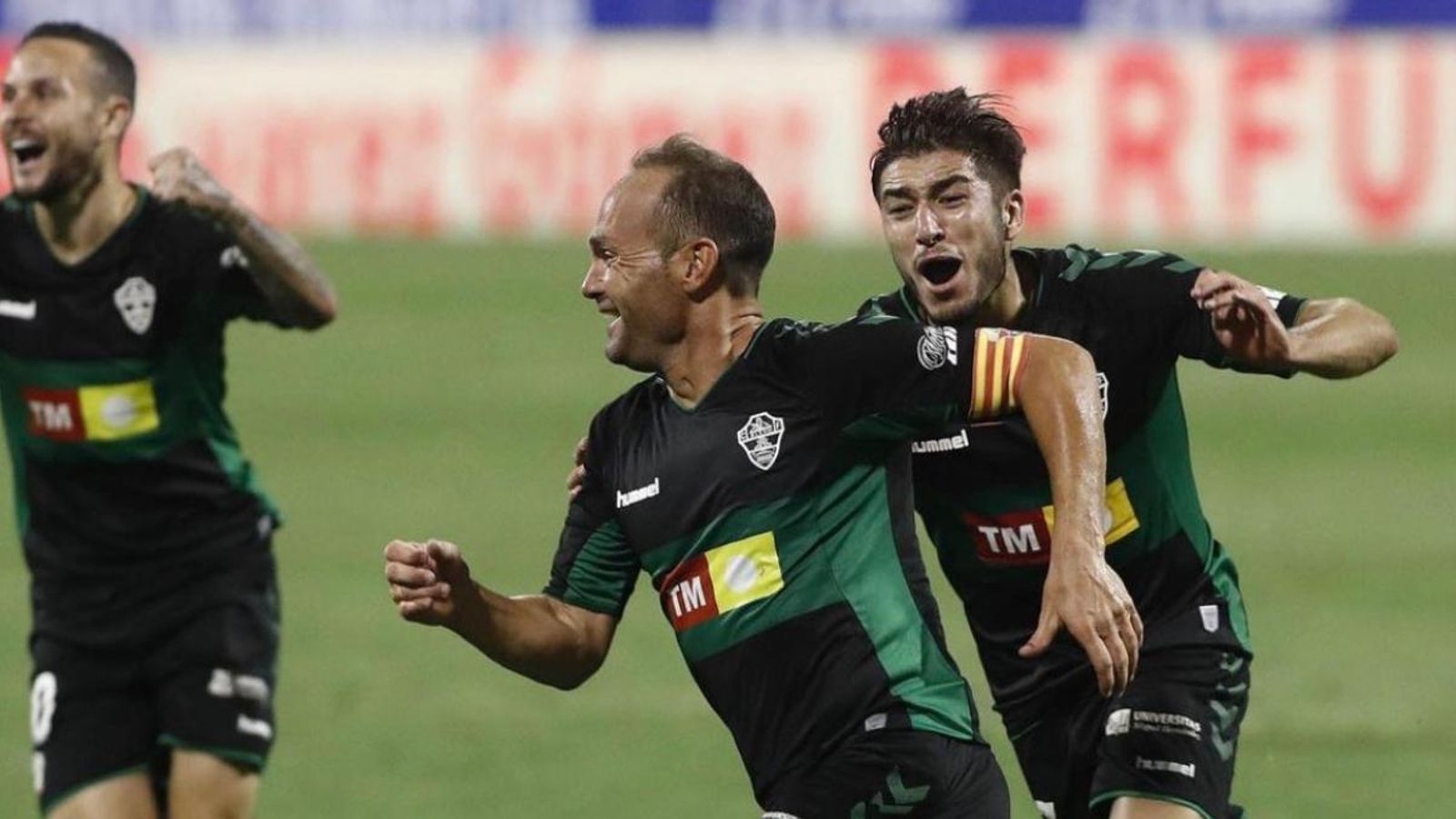 Nino celebra un gol