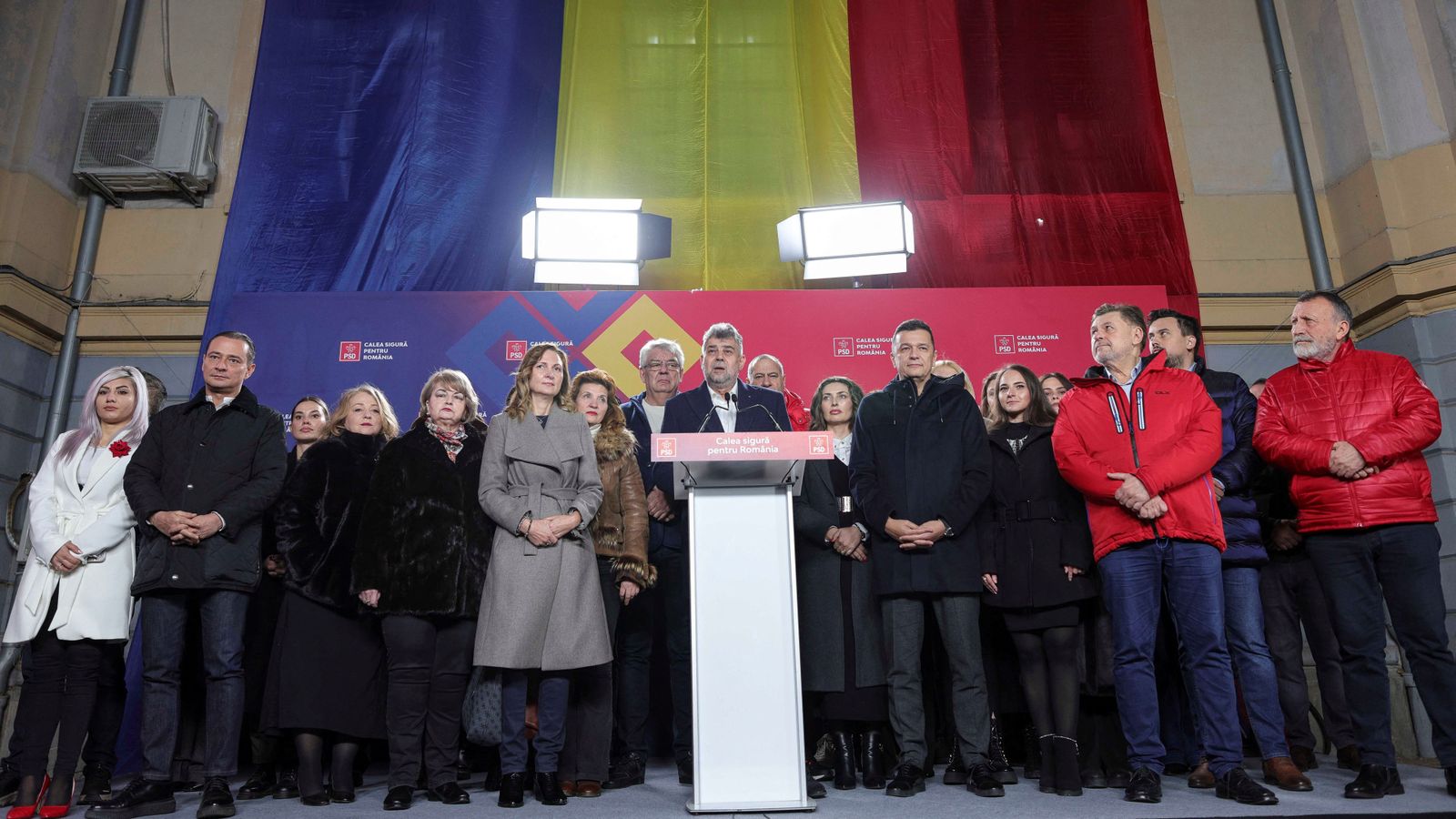 El primer ministre, Marcel Ciolacu, líder del PSD (Partit de la Socialdemocràcia) en la seu de la campanya del partit a Bucarest, Romania