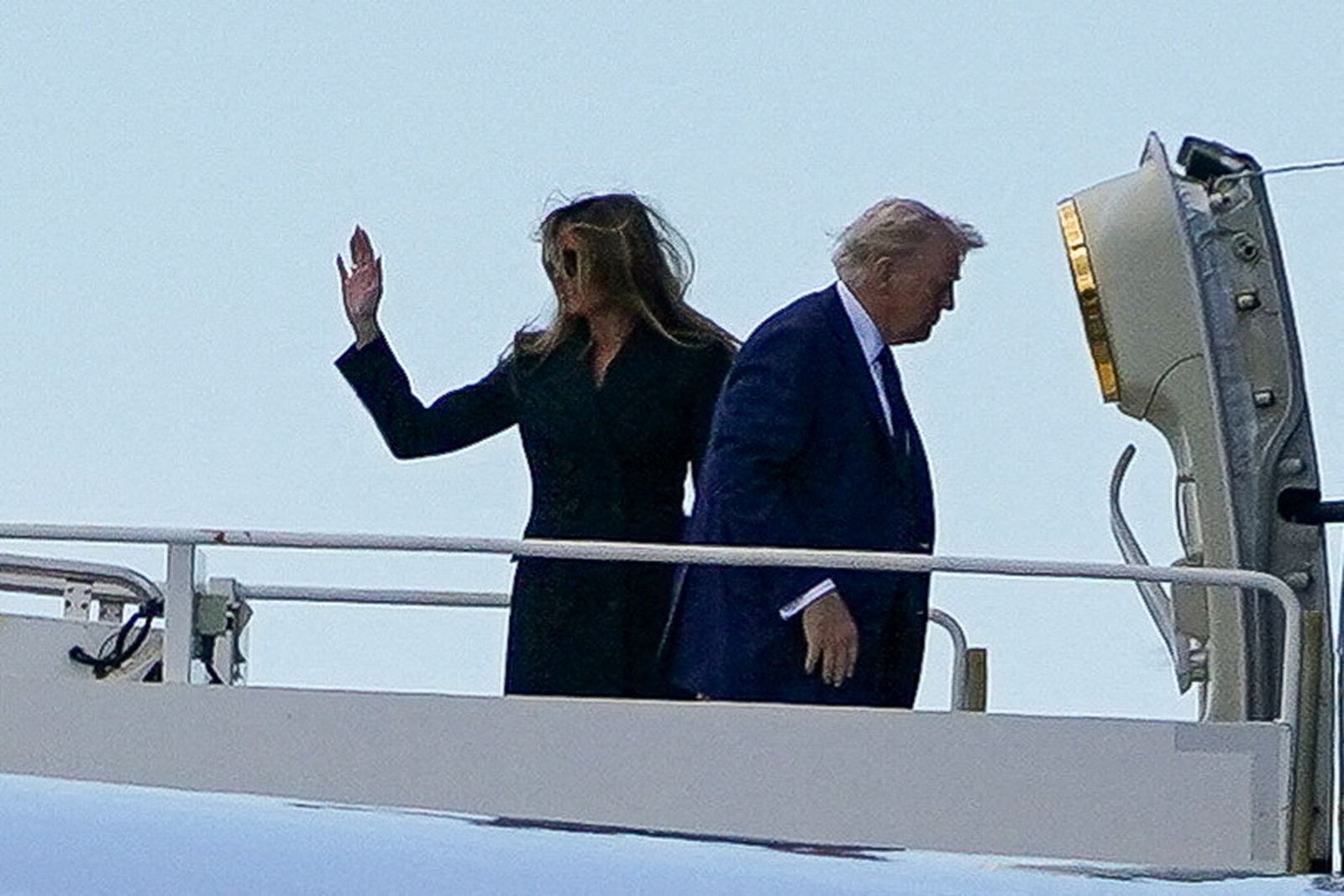 El matrimoni Trump abandona Roma després del funeral del papa Francesc