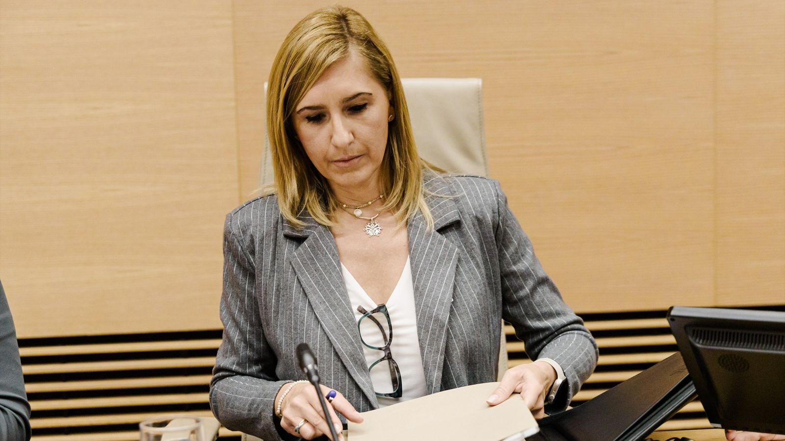 L'exconsellera de Justícia i Interior, Salomé Pradas, declara en la comissió del Congrés que investiga la gestió de la dana