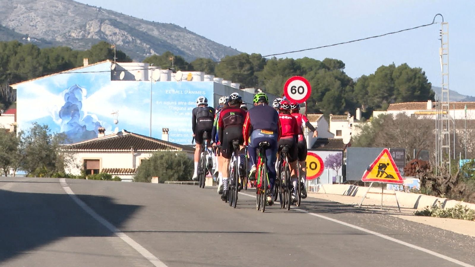 Massificació de ciclistes a la Marina Alta