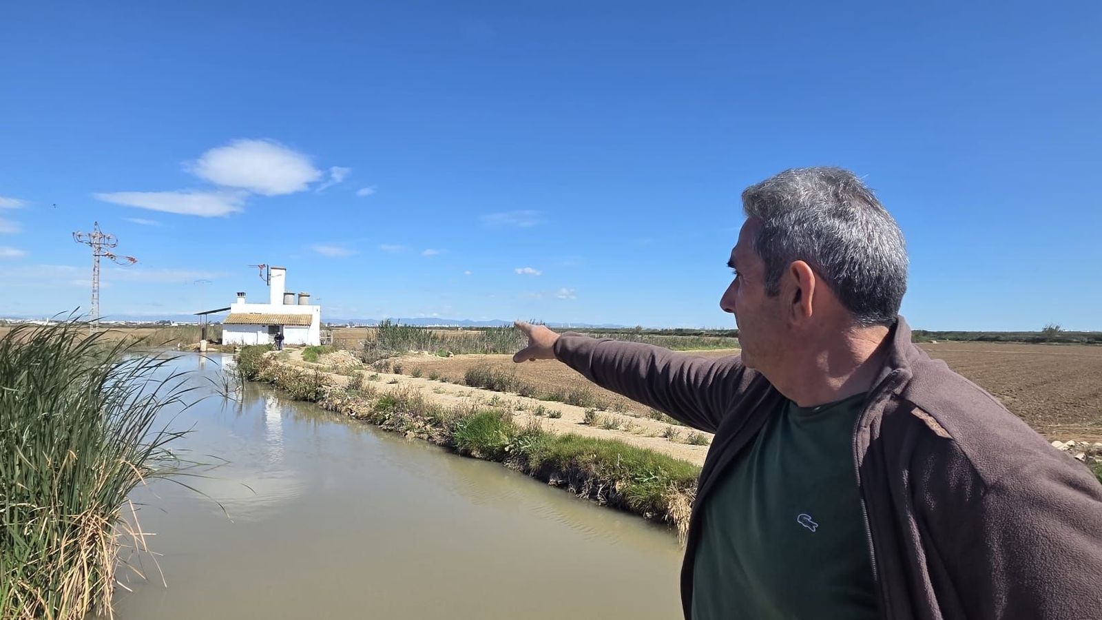 Paco, l'encarregat de les instal·lacions de reg pròximes, va ser qui va donar la veu d'alarma