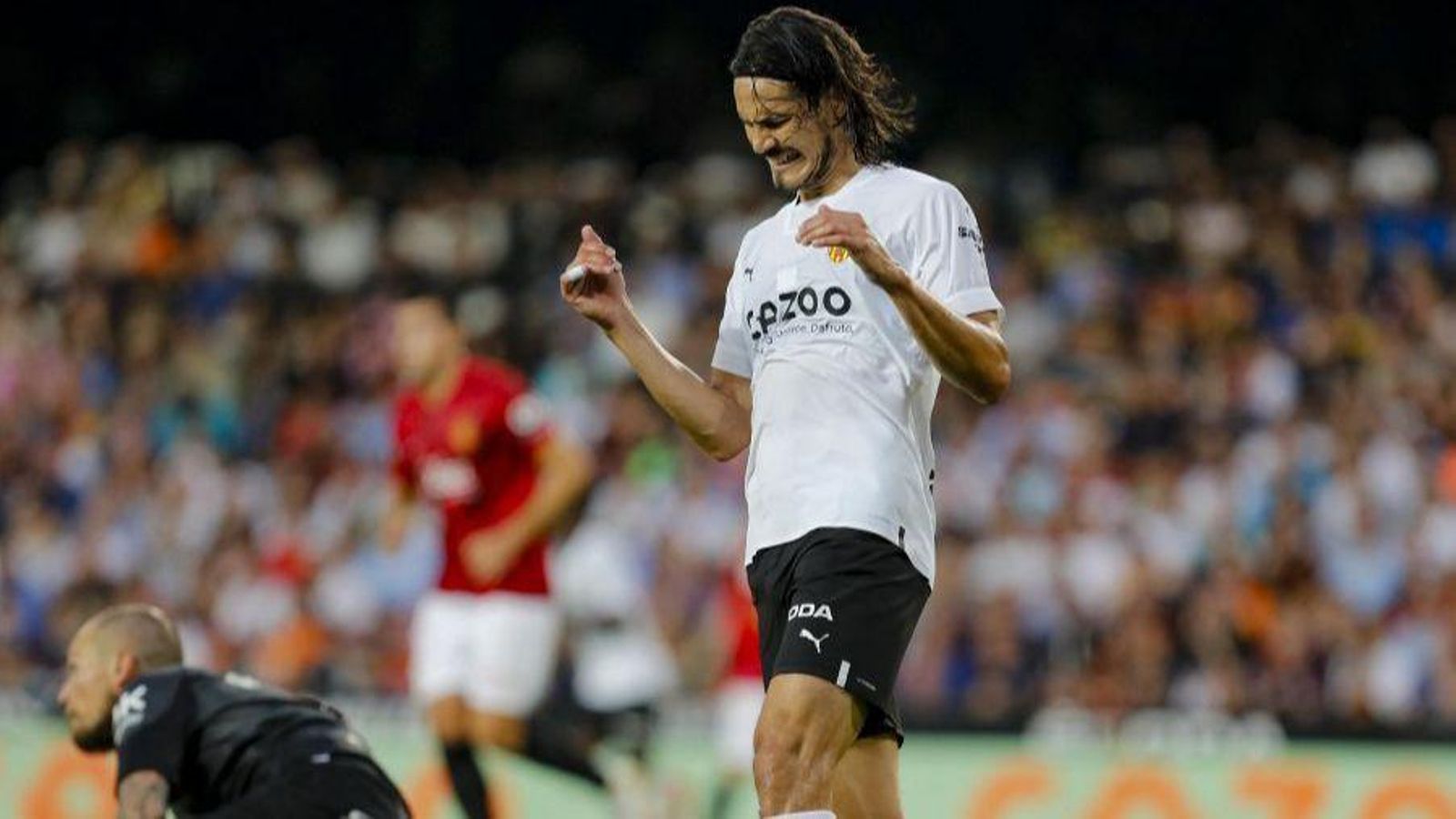 Cavani es lamenta després d'una acció errada Cavani es lamenta després d'una acció errada