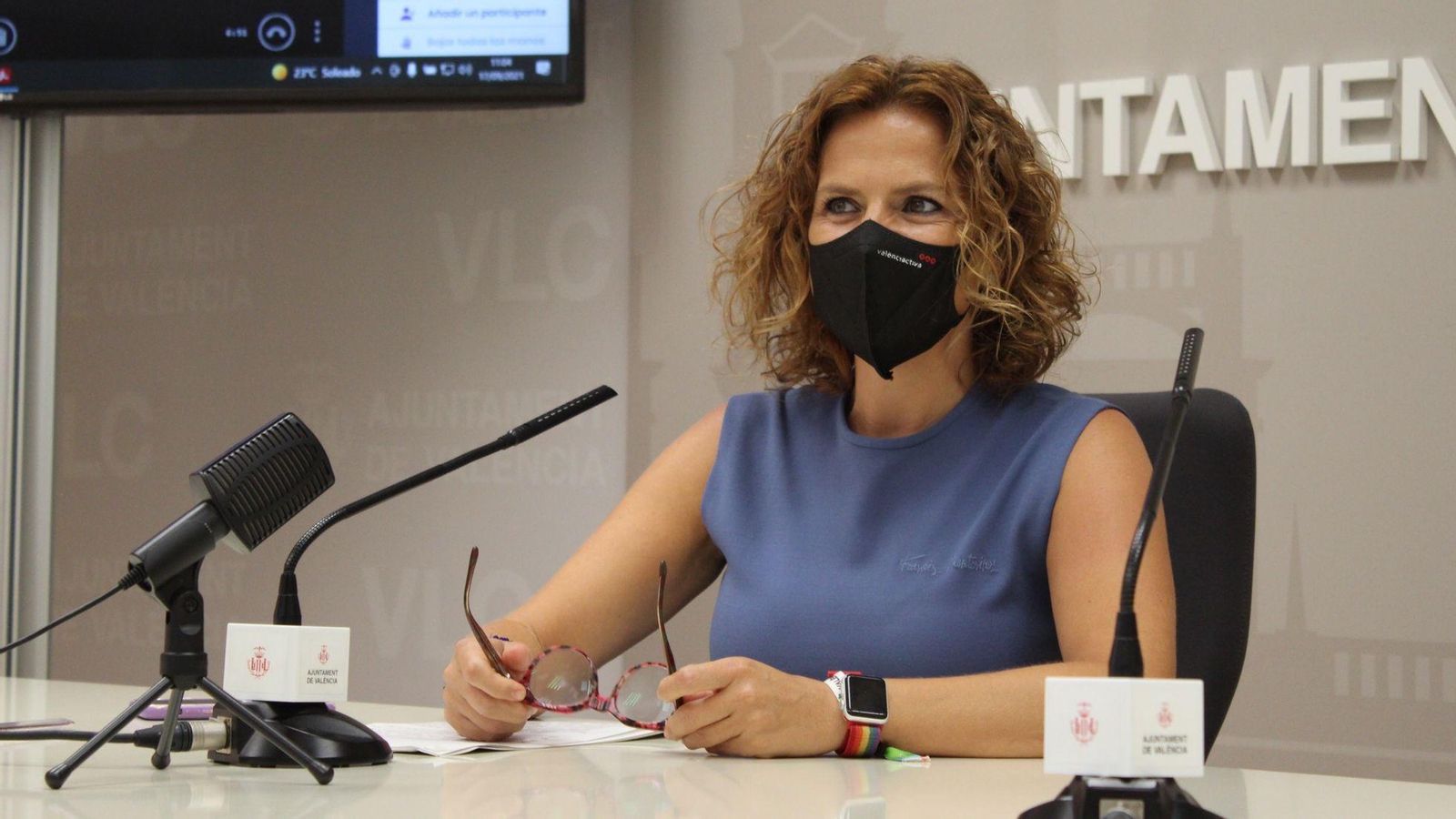 La regidora Bernabé, durant una roda de premsa en l'Ajuntament de València