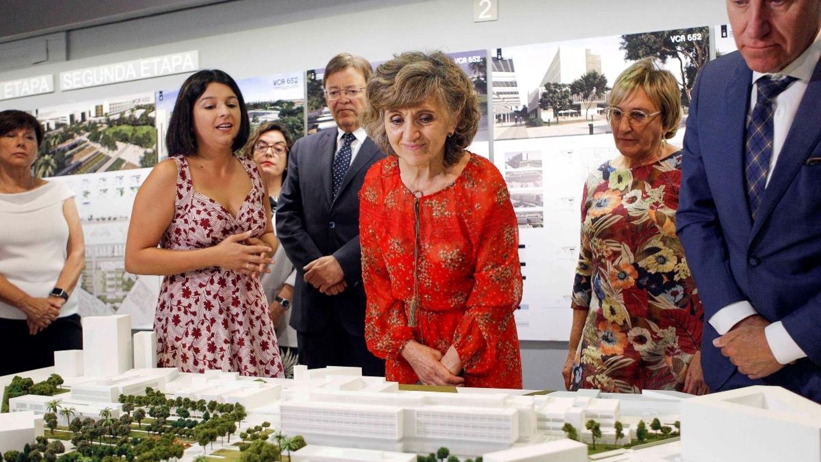 La ministra de Sanitat en funcions, María Luisa Carcedo, amb el president de la Generalitat, Ximo Puig, i la consellera de Sanitat, Ana Barceló, aquest dimecres