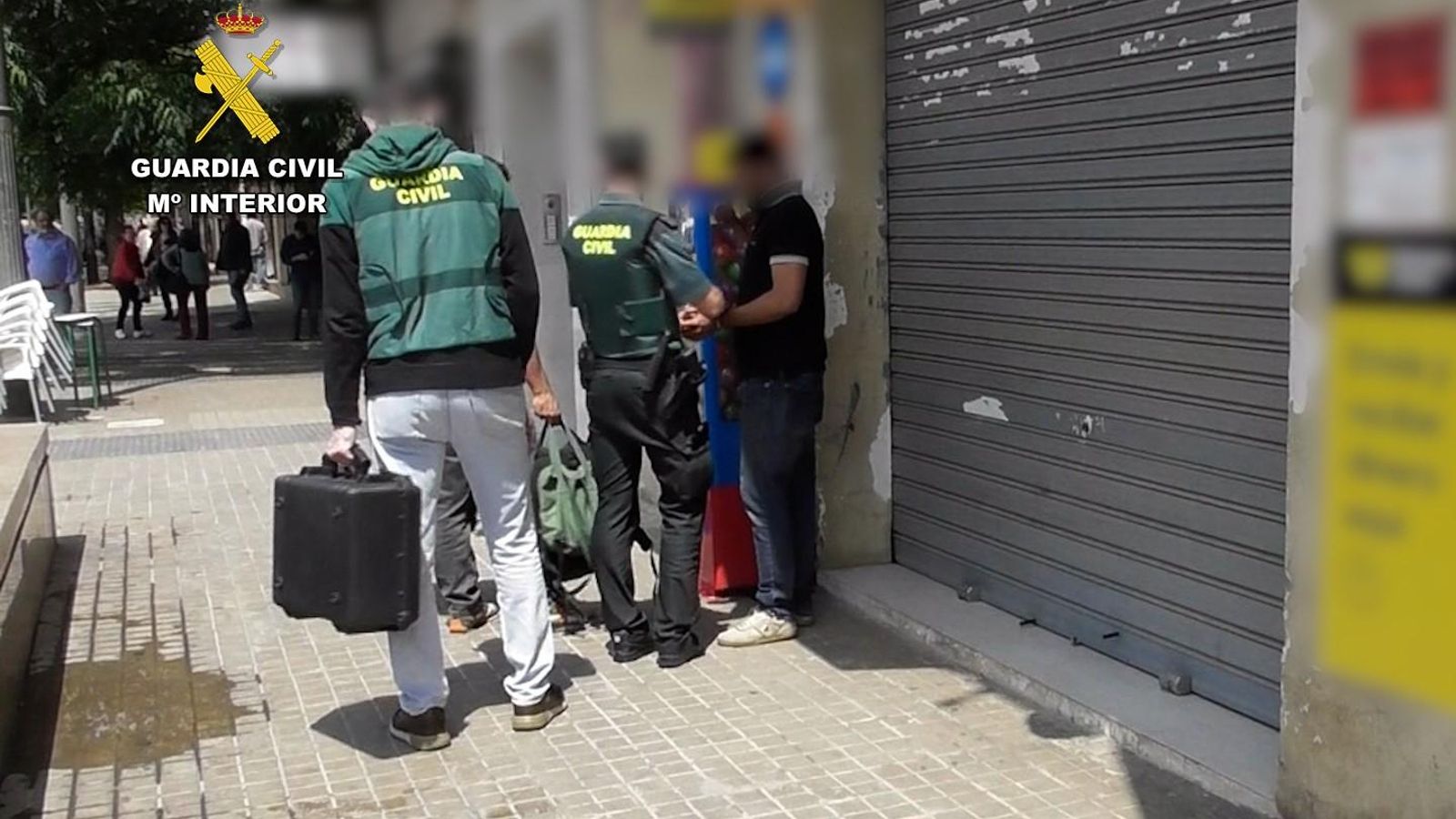 Els agents amb un dels detinguts