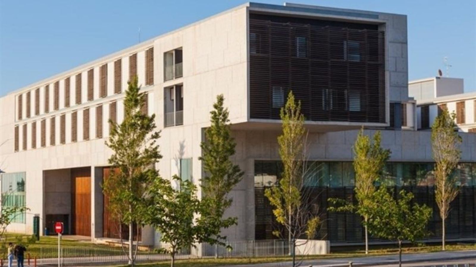 Les Corts insten el Consell a fer realitat la reversió del Departament de Salut de Dénia