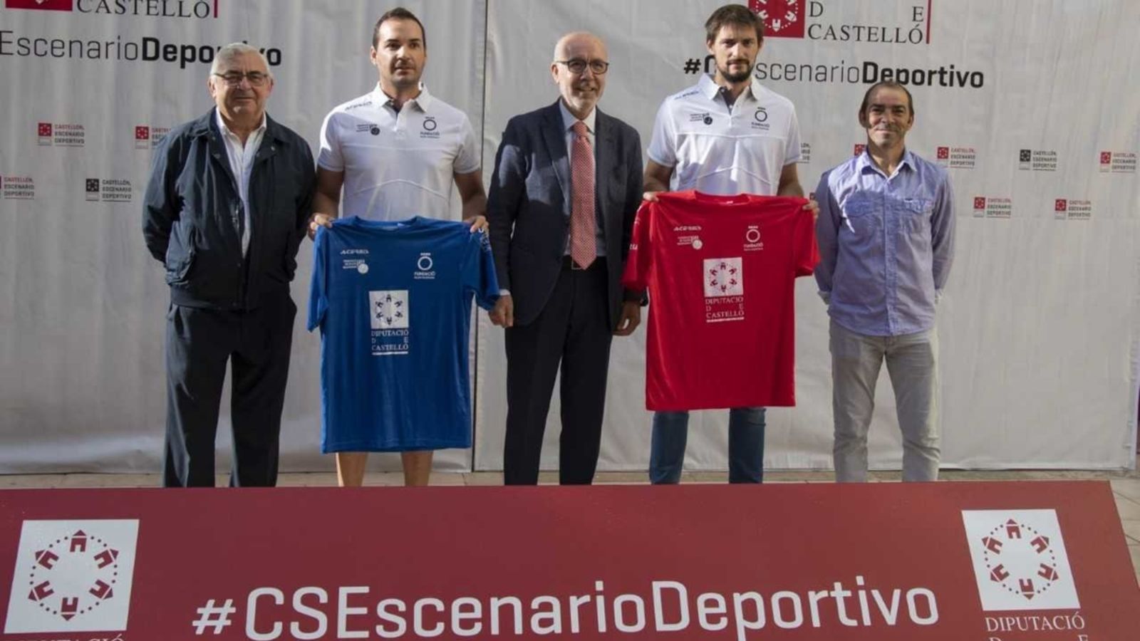 Raúl (camisa blava) i Soro III (camisa roja) en l’acte de presentació