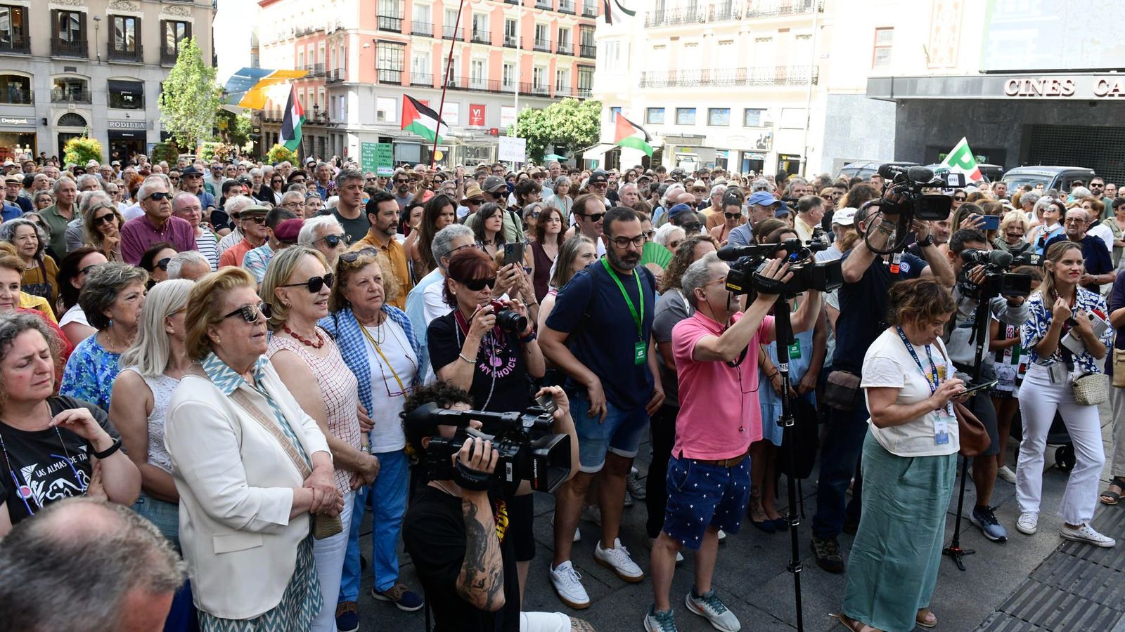 Concentració convocada per la plataforma "Parar la Guerra" baix el lema "Per la pau, fi al genocidi"