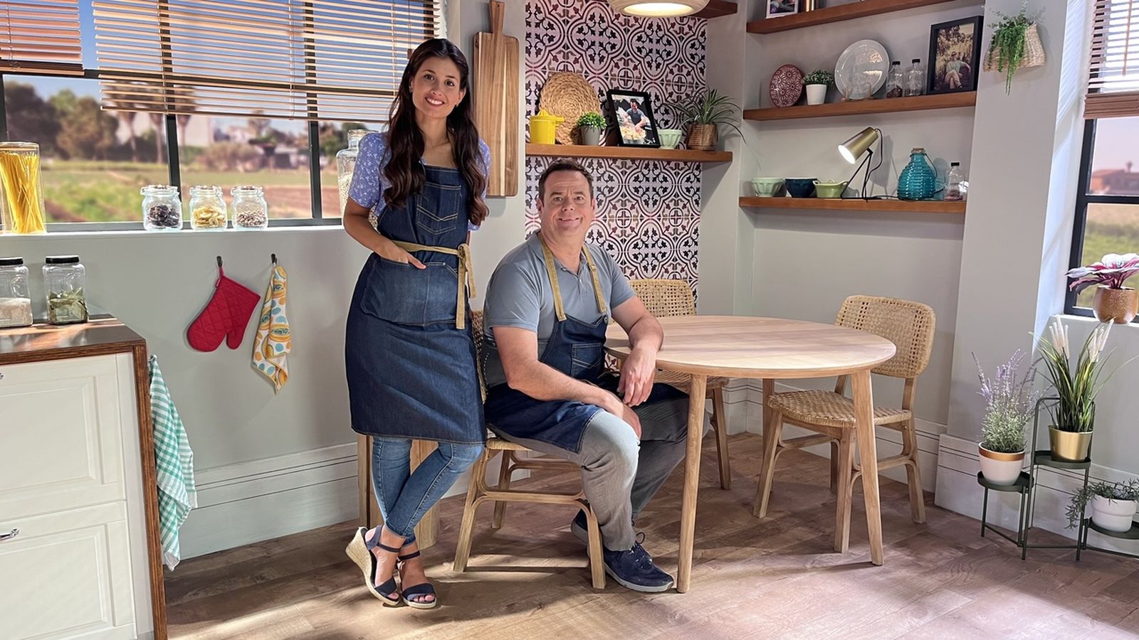 Jordi Morera i Ana Sirvent ens acompanyaran cada vesprada en la televisió d'À Punt, abans de l'NTC Nit