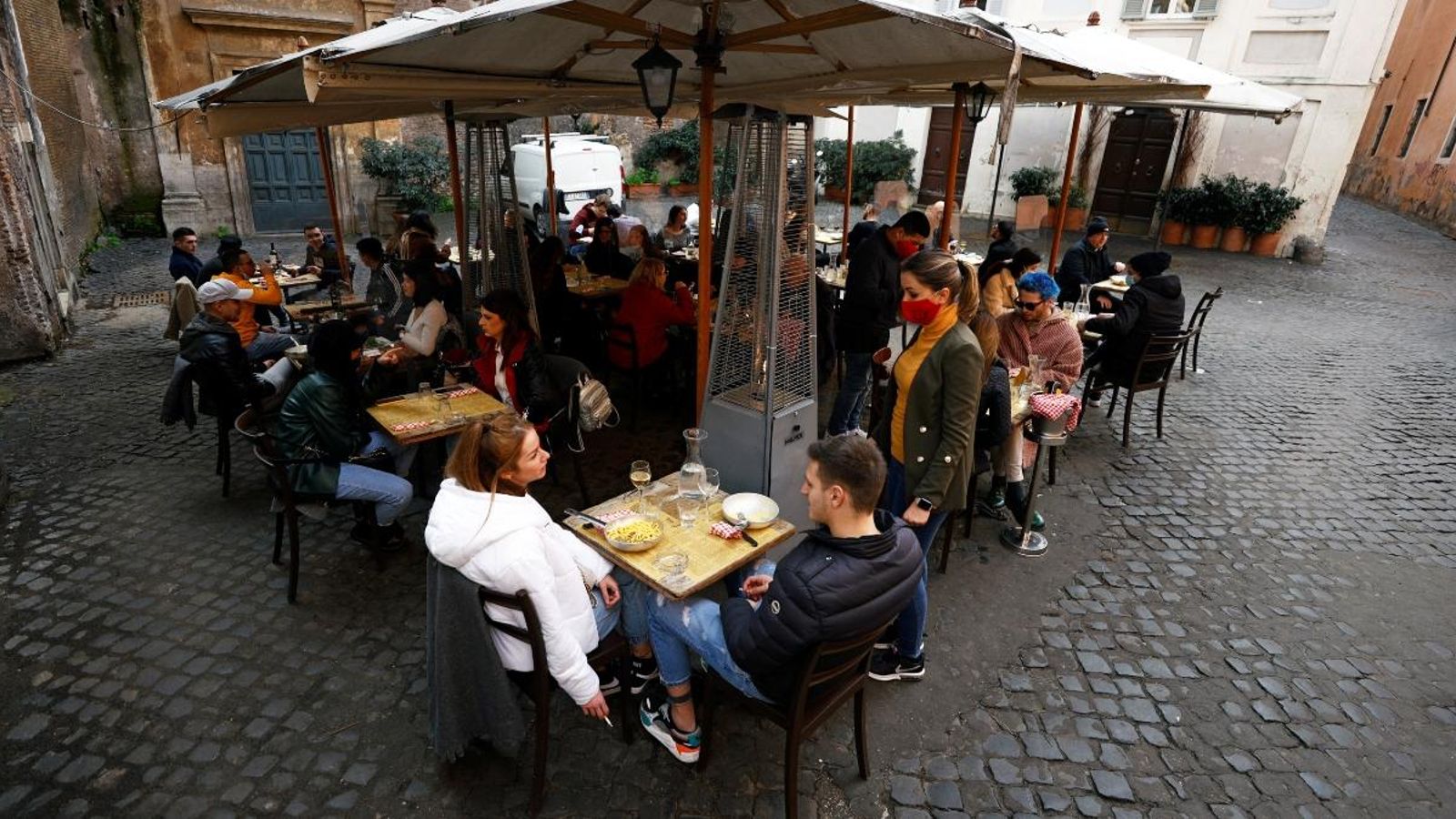 Terrassa d'un bar en el barri del Trastevere a Roma