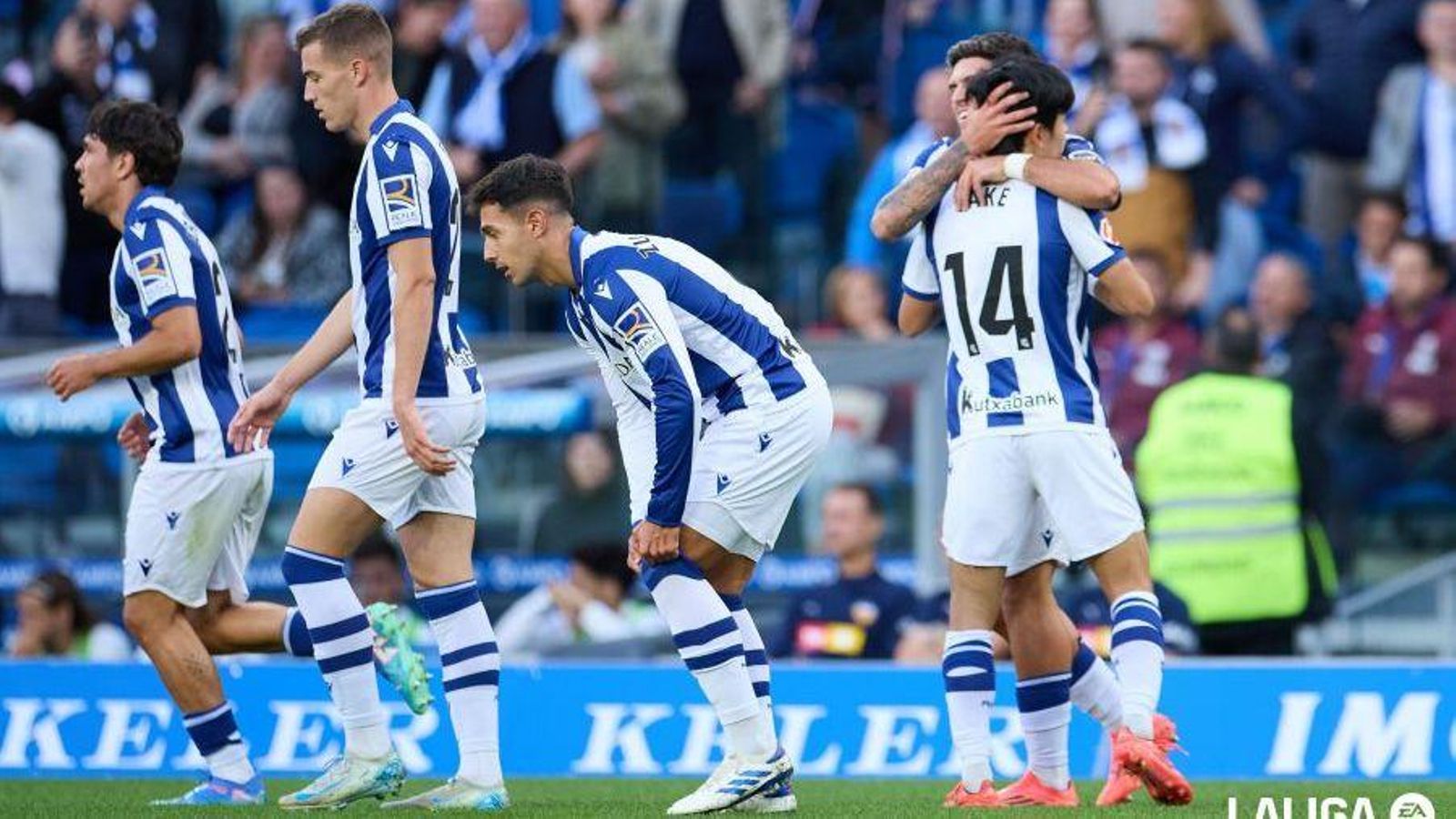 Els jugadors de la Reial Societat celebren el gol de Kubo