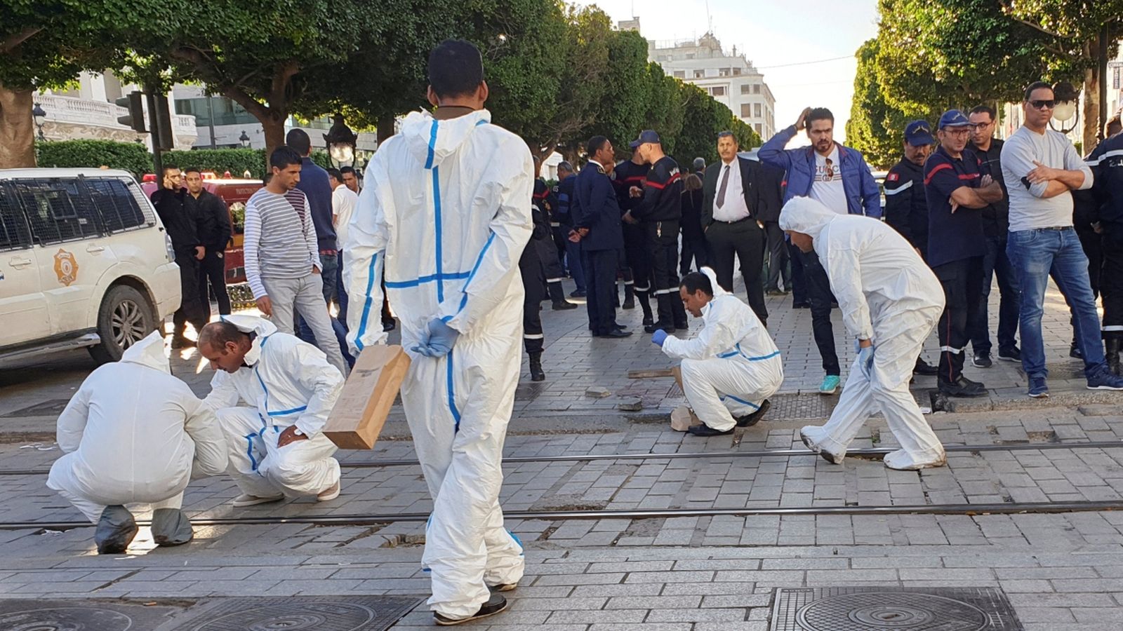 Una persona hauria accionat el mecanisme que portava adossat al cos en passar al costat d'una patrulla de la policia