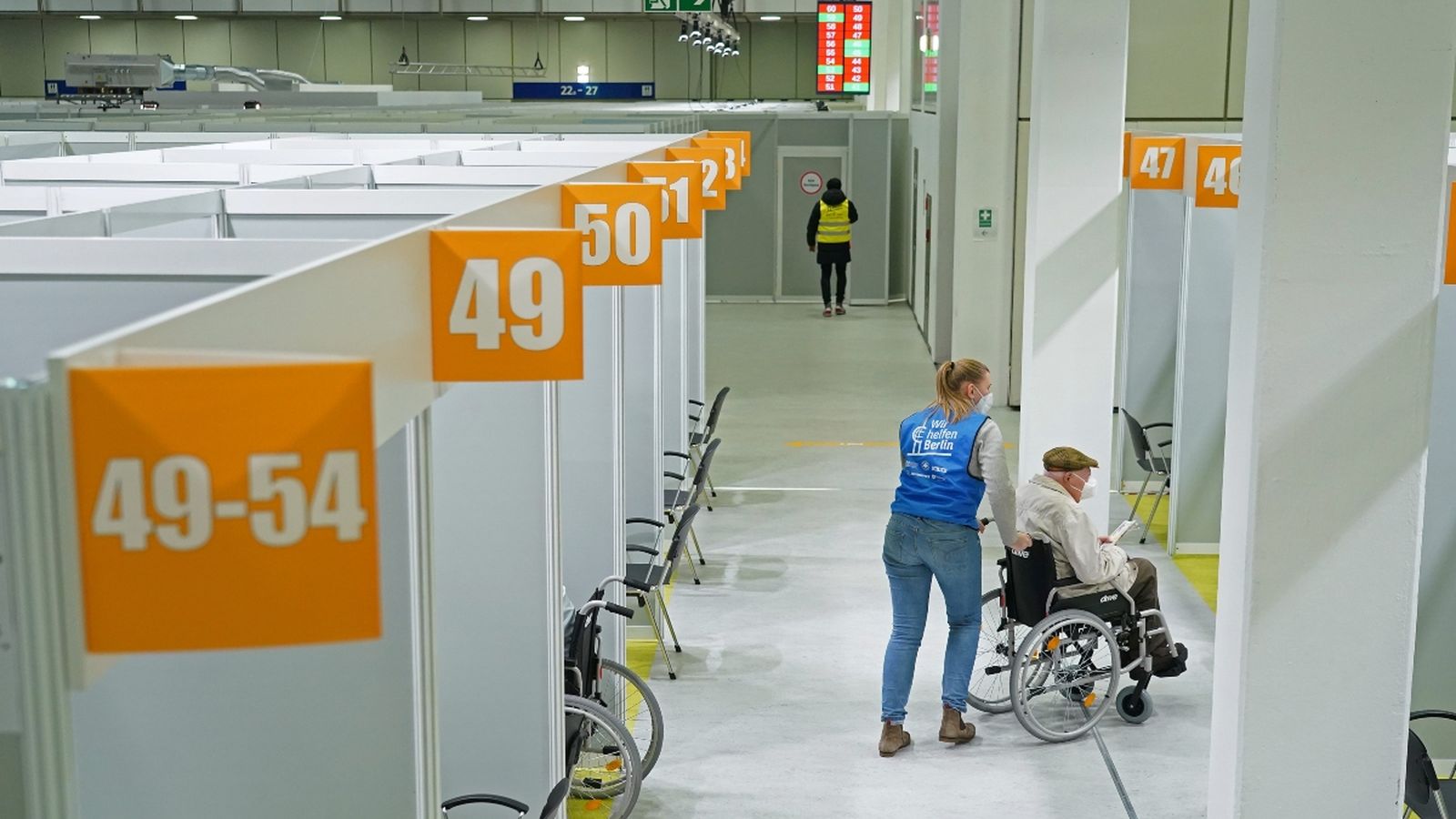 Centre de vacunació en el recinte firal Messe Berlin, Alemanya