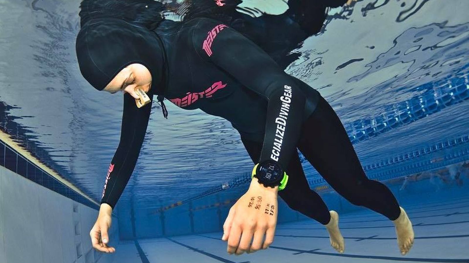 Isabel Sánchez-Aran, durant una prova d'apnea estàtica