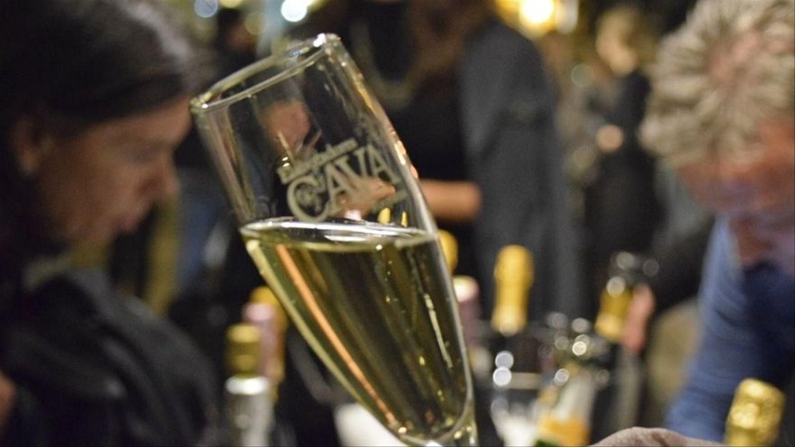 Una copa de cava, en arxiu