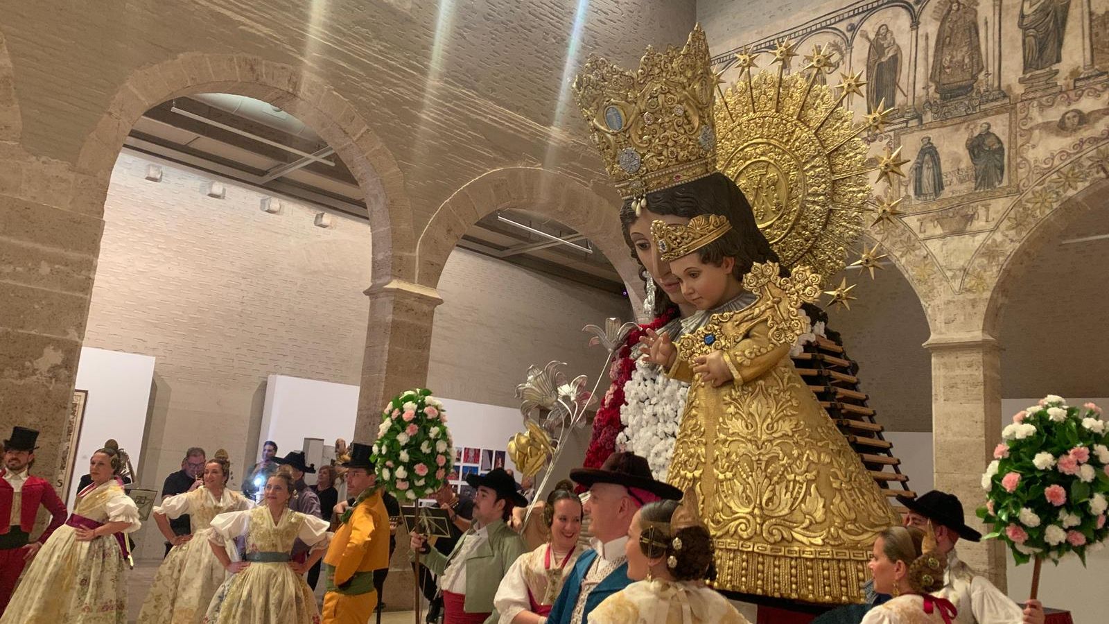 Un moment de la inauguració de la mostra, este dijous