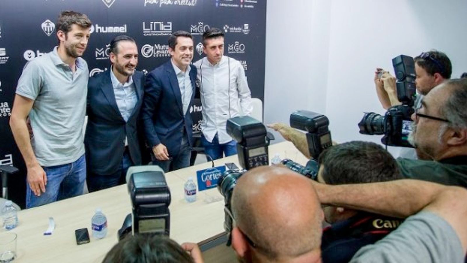 Àngel Dealbert, Vicente Montesinos, Jordi Bruixola i Pablo Hernández en la presentació com a nous gestors del club al juny del 2017.