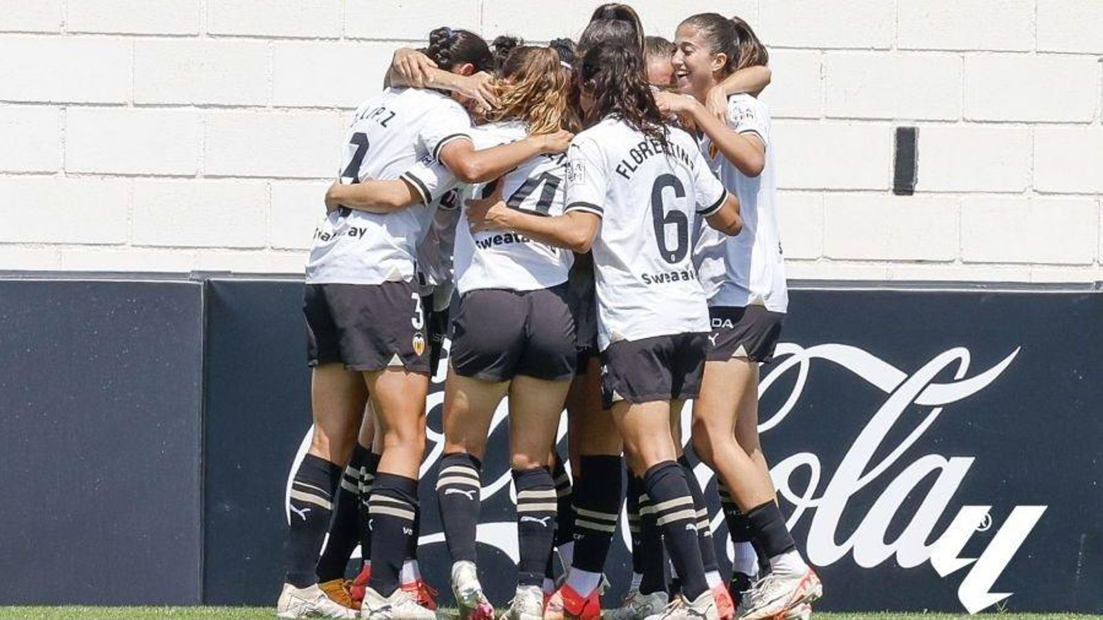 Les jugadores del València celebren un dels gols Les jugadores del València celebren und els gols